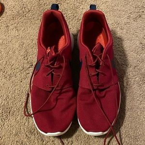 Mens Sneakers - Nike Roshes